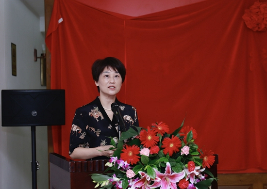 泉州市文学艺术界联合会主席夏丽清女士主持展览开幕仪式并致辞