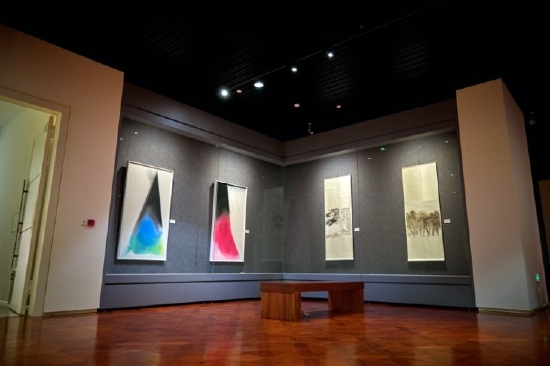 左一/左二，蔡广斌作品、右一/右二，陈翔作品
