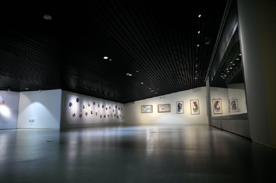 左一/左二，陈家泠作品、右一/右二，龚继先作品