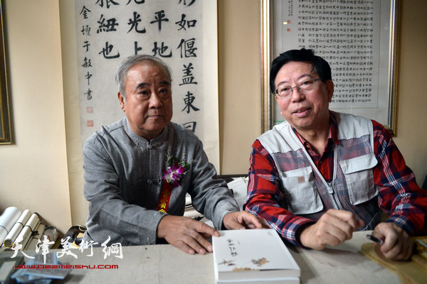 图为著名词人、书法家王焕墉与金申在鉴宝现场。