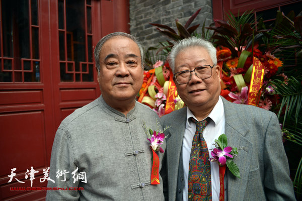 图为王焕墉、崔庆捷在活动现场。