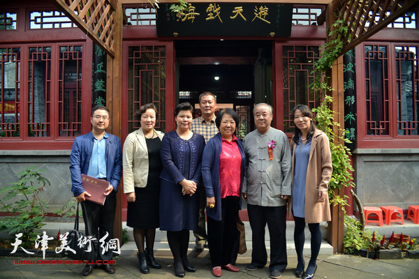 图为刘红、王焕墉、李峥、李艳成、段莲惠、吕萍在活动现场。
