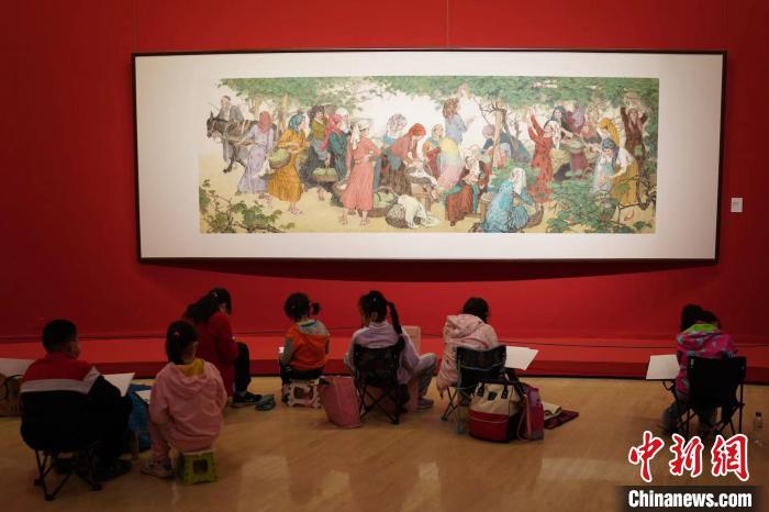从彩塑到国画，中国美术馆新展扎堆以飨观众