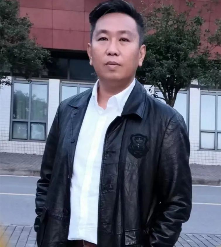 王锐，用热烈豪放的笔触，绚烂明快的色彩，让热带雨林魅力独具