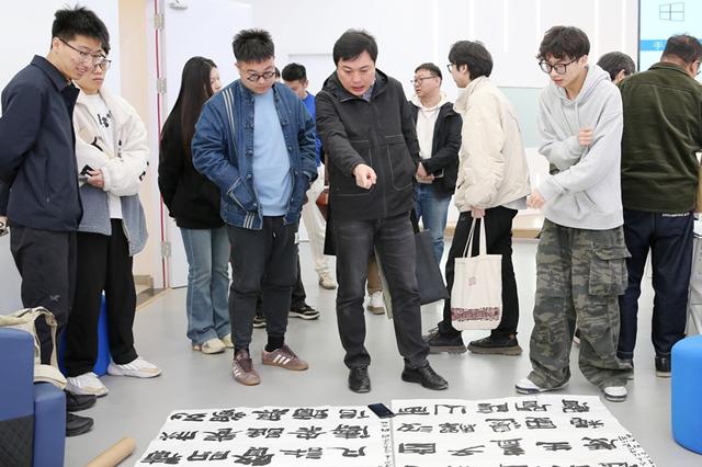 全国第五届隶书作品展览天津看稿会举行